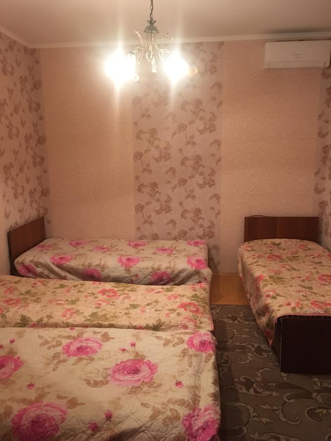 Homestay On Akademika Sakharova Suhumi Exterior foto